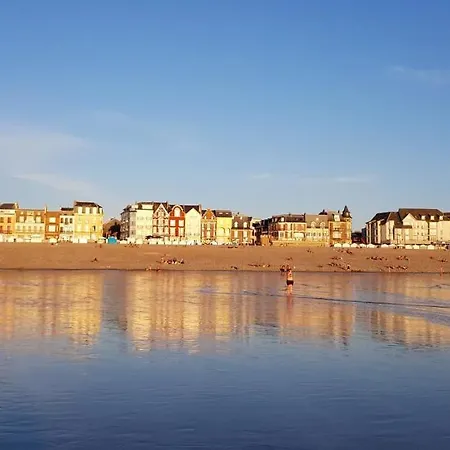 Appartement Appartement d'une chambre avec vue sur la mer balcon et wifi a Mers les Bains a 3 km de la plage *
